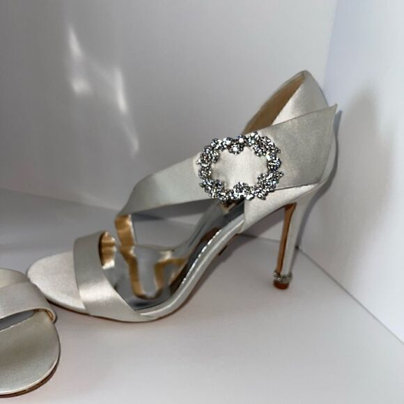 BADGLEY MISCHKA ivory satin heels rhinestones size 7 - Picture 8 of 15